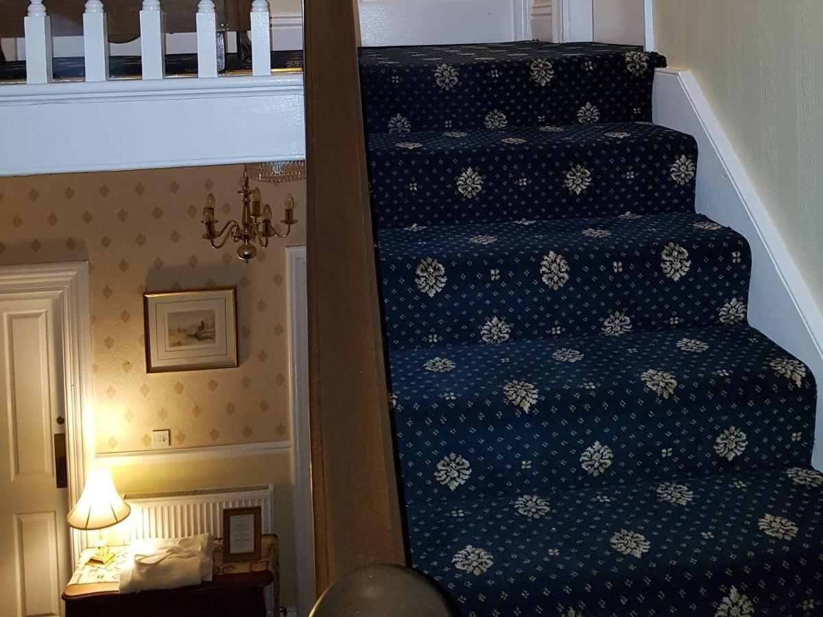 Crescent Lodge Guest House Вітбі Екстер'єр фото
