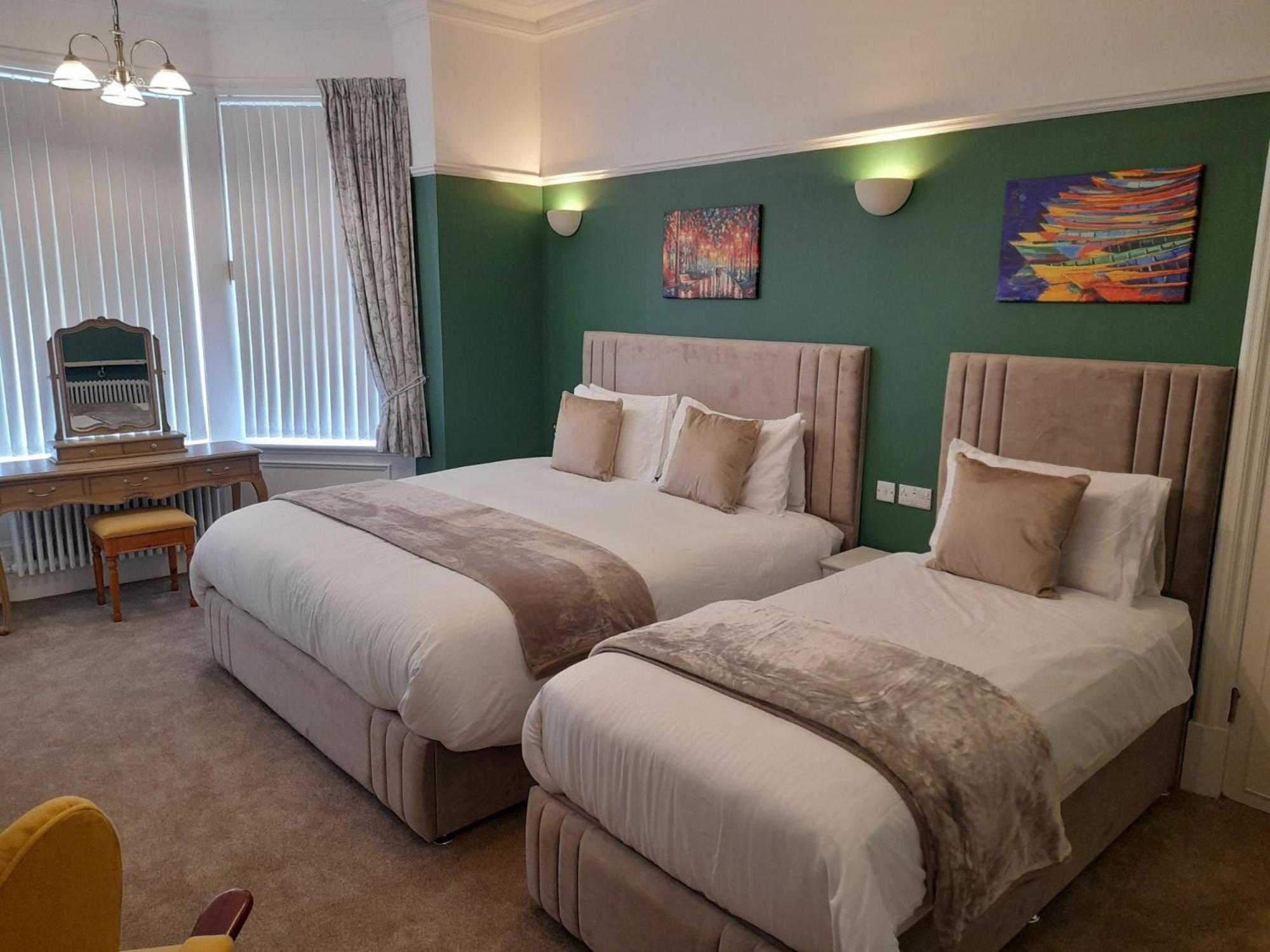 Crescent Lodge Guest House Вітбі Номер фото